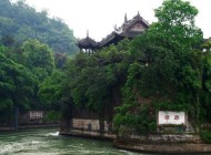暴雨過后，都江堰街子古鎮一日清新