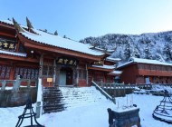 峨眉山接引殿，懷著虔誠來祈福