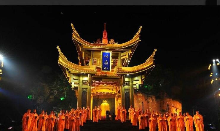第一山亭，開啟峨眉山的壯麗之旅