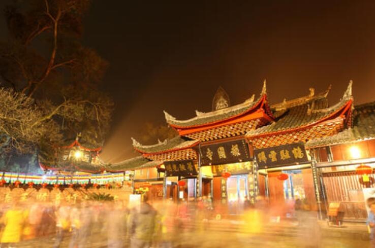 感受峨眉山佛教文化，報(bào)國(guó)寺之行